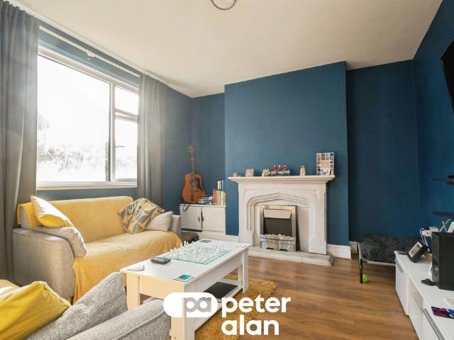 House for sale in Woodfieldside, Croespenmaen