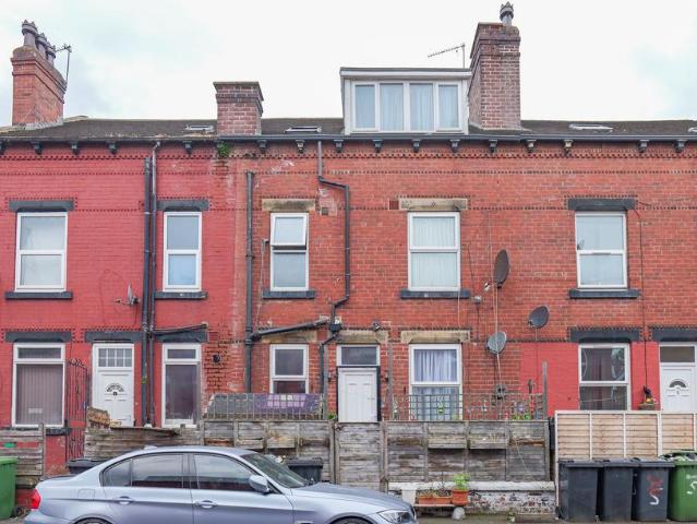 House for sale in Armley, West Yorkshire