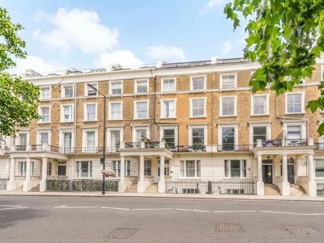 House for sale in Bayswater, Greater London