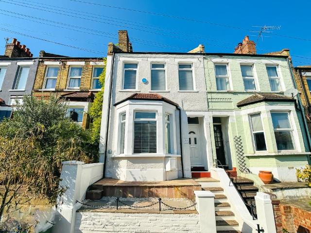 House for sale in Glyndon, Greater London