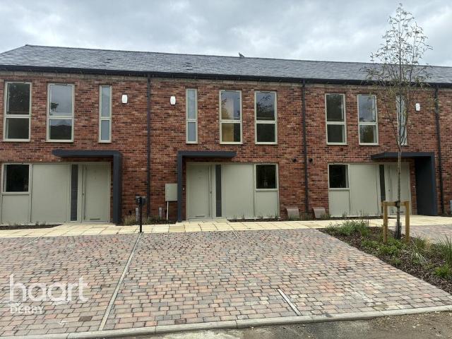 House for sale in Froggatt, East Midlands