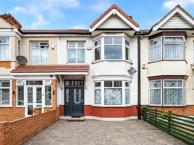 House for sale in Newbury Park, Greater London