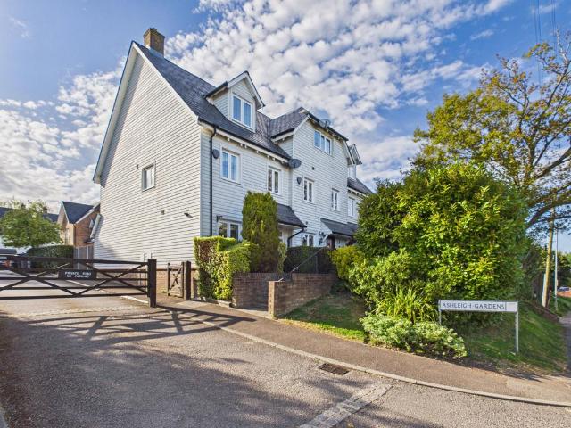 House for sale in Bluebell Hill, Bourne Vale