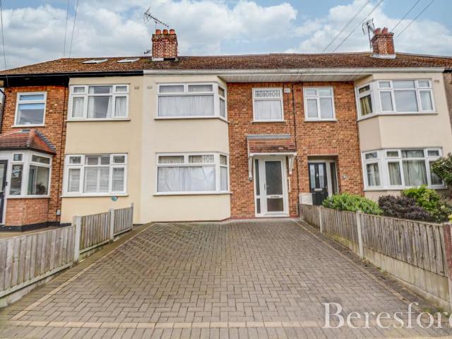 House for sale in The Galleries, Navestock Side