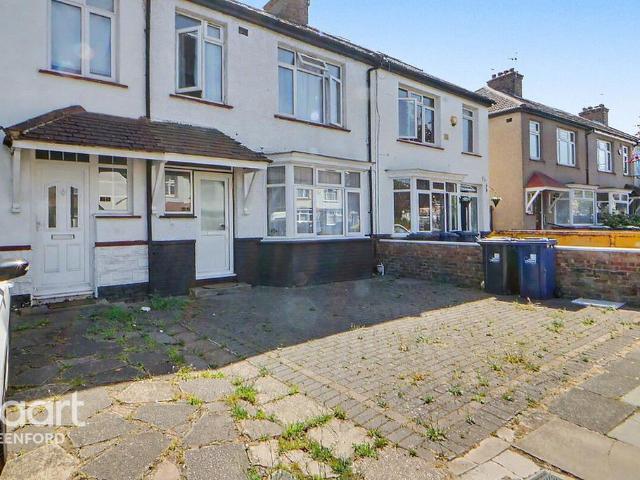 House for sale in London Borough of Ealing, Greenford