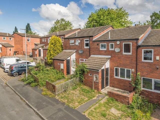 House for sale in Wortley, West Yorkshire