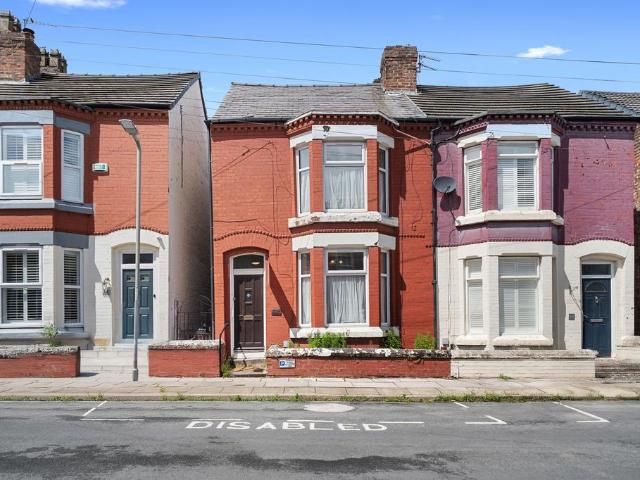 House for sale in Calderstones