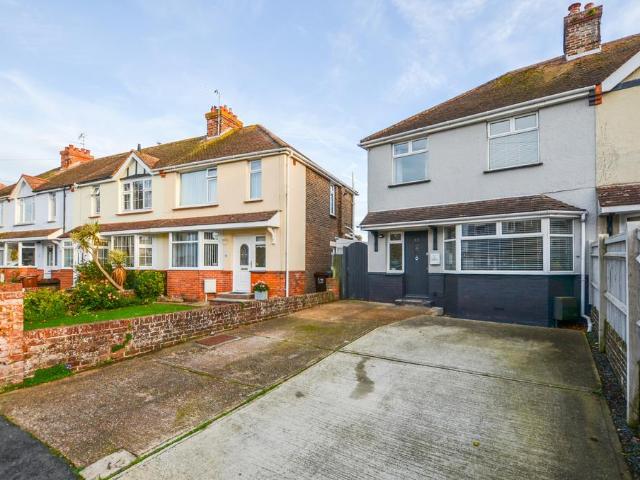 House for sale in St Anthony's Hill, Eastbourne