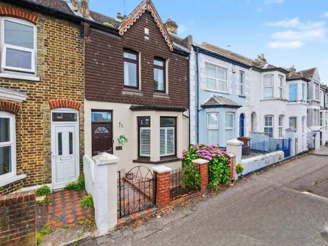 House for sale in Brompton, Gillingham