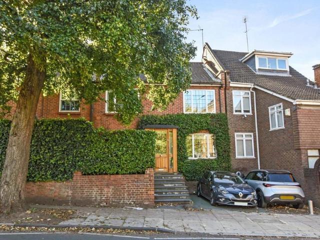 House for sale in North End, Greater London