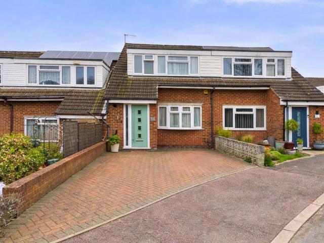 House for sale in Woodhall Farm, Pouchen End