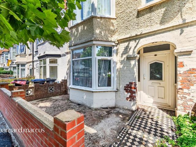House for sale in London Borough of Merton, Mitcham