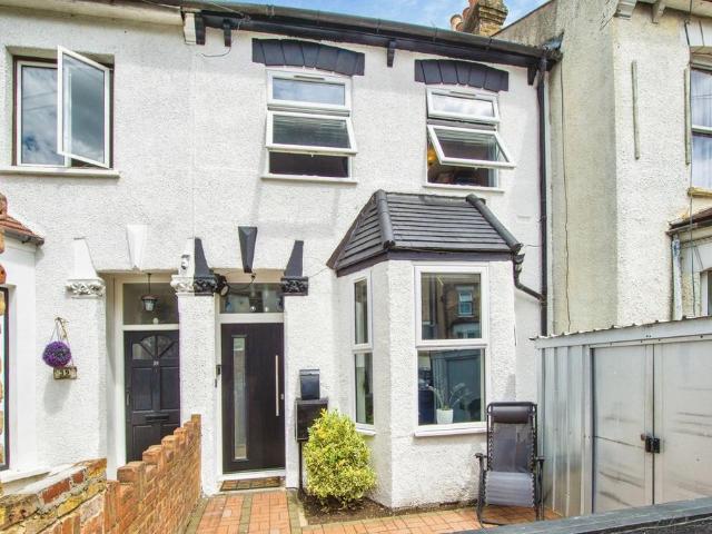 House for sale in London Borough of Croydon, Waddon