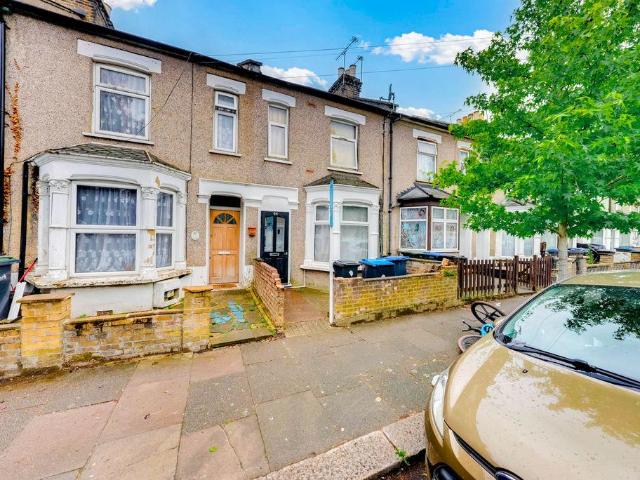 House for sale in Edmonton, Greater London