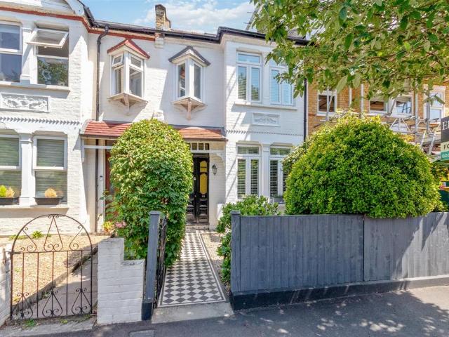 House for sale in London Borough of Merton, Raynes Park