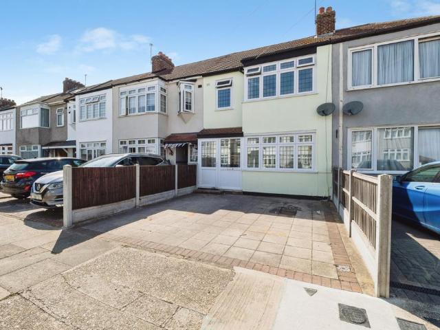 House for sale in South Hornchurch, Greater London