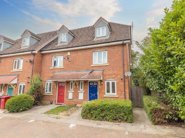 House for sale in Wexham Court, Slough