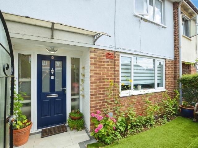 House for sale in Bennetts End, Pouchen End