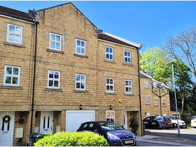 House for sale in Batley, West Yorkshire