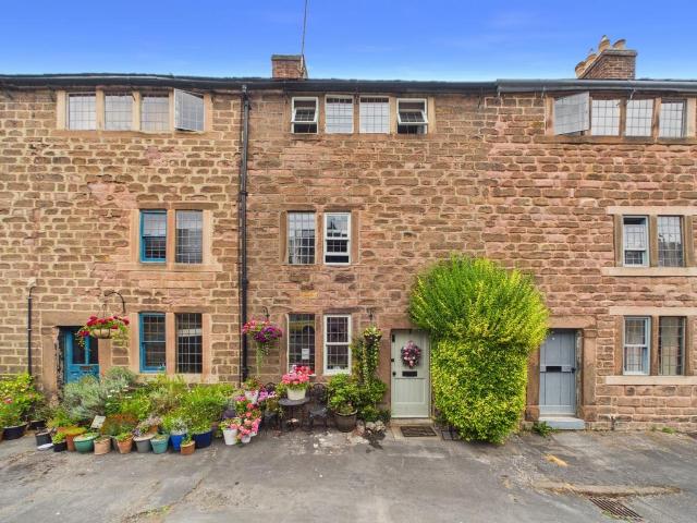 House for sale in Froggatt, East Midlands