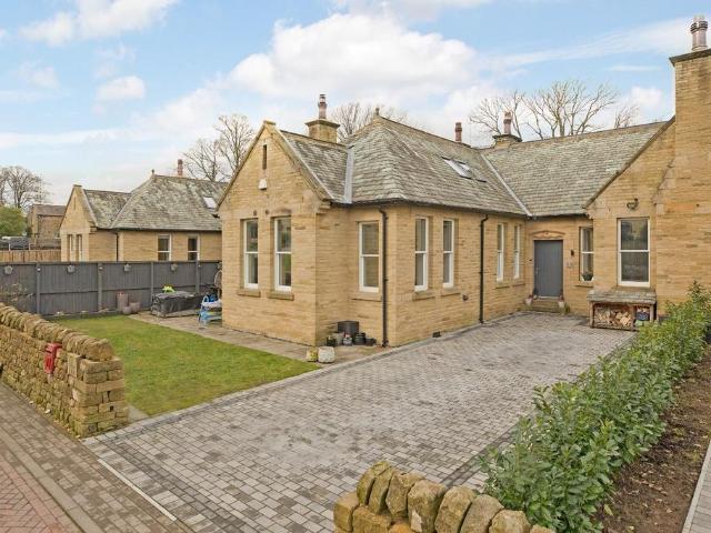House for sale in Tranmere Park, West Yorkshire