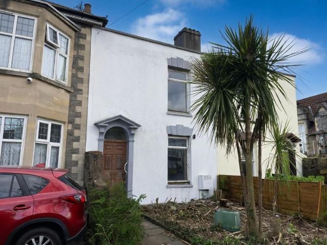 House for sale in Kingswood