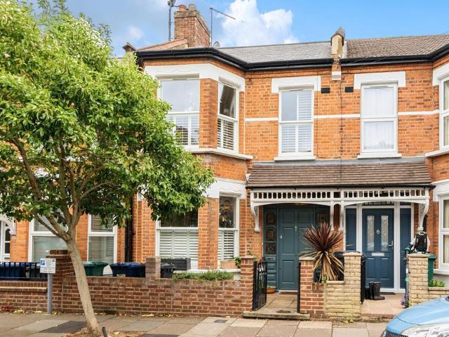 House for sale in North Finchley, Greater London