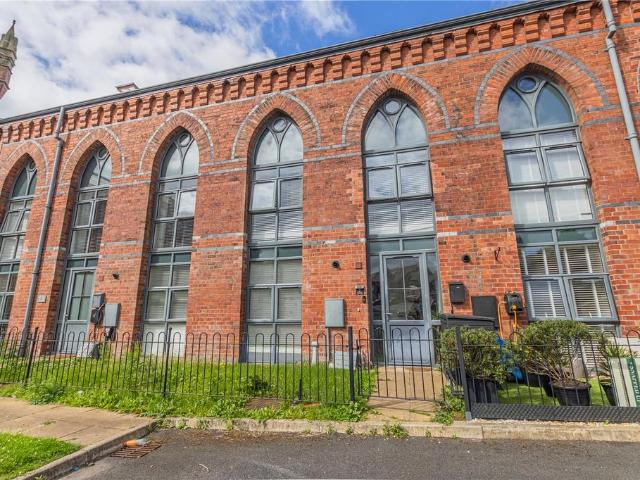 House for sale in Wardle, Burnedge