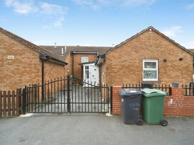 House for sale in Charing Cross, Leeds