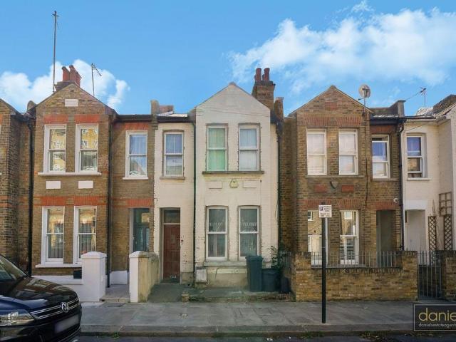 House for sale in North Kensington, Greater London