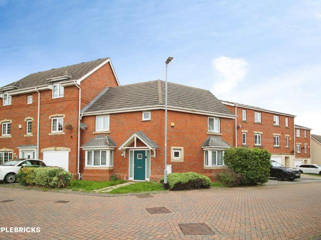 House for sale in Robin Hood, West Yorkshire
