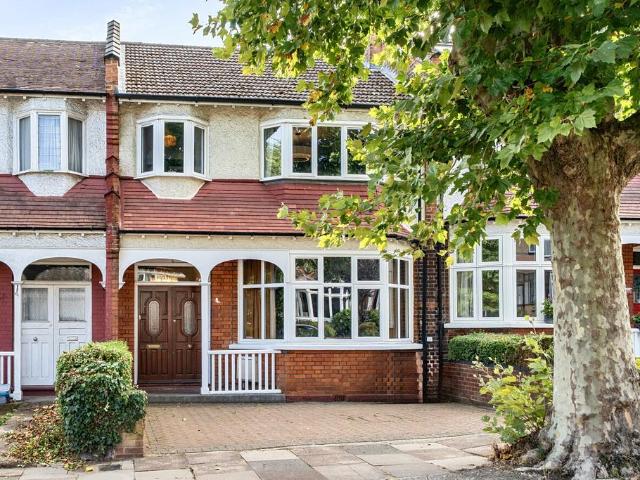 House for sale in Winchmore Hill, Greater London