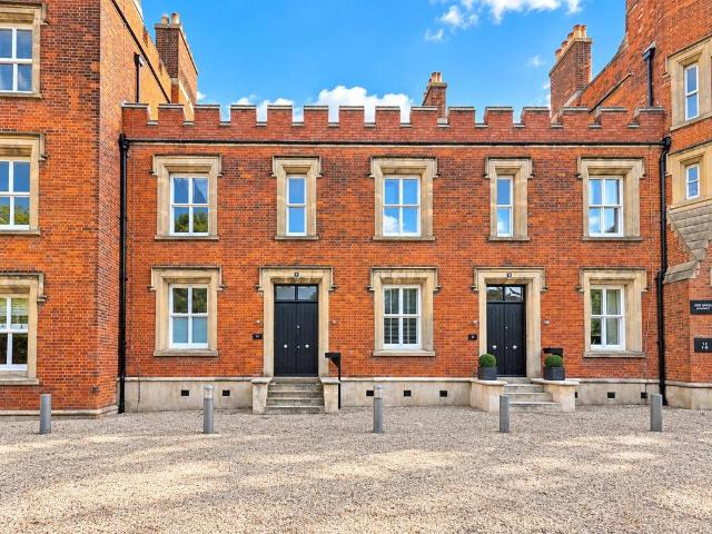 House for sale in The Academy, Greater London