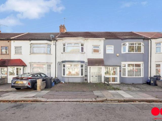 House for sale in London Borough of Redbridge, Greater London