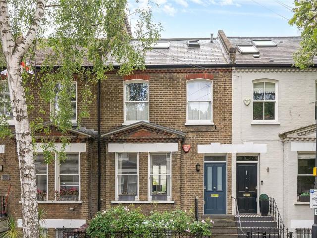 House for sale in West Kensington, Greater London