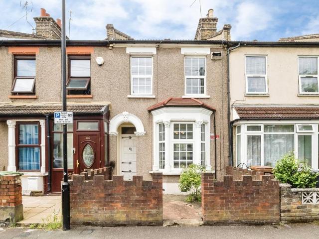 House for sale in Cann Hall, Greater London