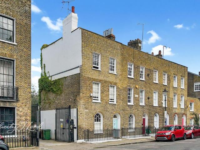 House for sale in Angel, Greater London