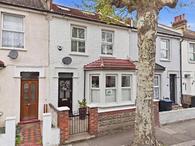 House for sale in Ponders End, Greater London