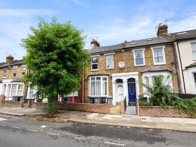 House for sale in Harlesden, Greater London