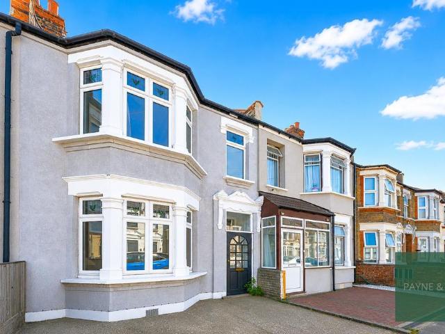 House for sale in Loxford, Seven Kings