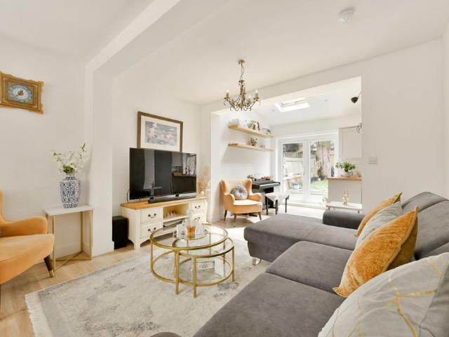 House for sale in London Borough of Ealing, Greenford