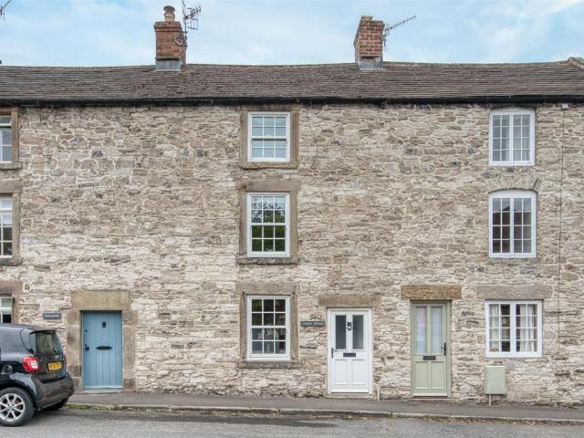 House for sale in Froggatt, East Midlands