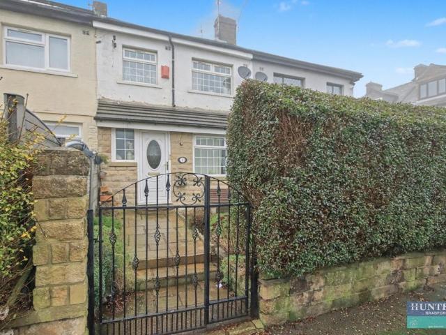 House for sale in Laisterdyke, West Yorkshire