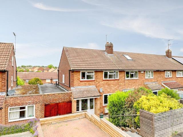 House for sale in Kings Hill, Colliers End