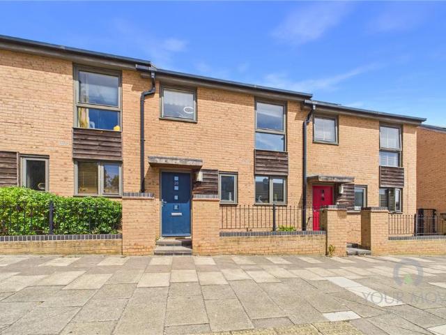 House for sale in Upton
