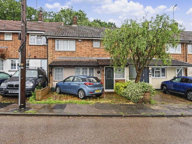 House for sale in Bennetts End, Pouchen End