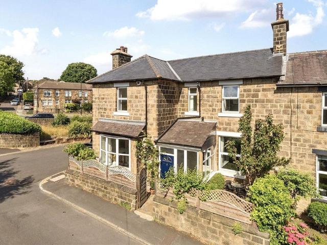 House for sale in Farsley, West Yorkshire