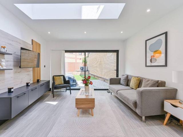 House for sale in London Borough of Lewisham, New Cross