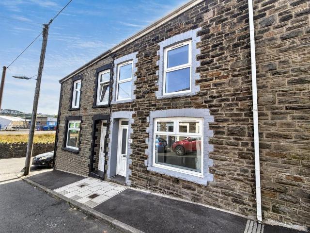 House for sale in Treharris