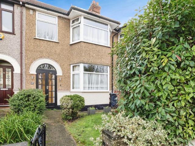 House for sale in Woodford Bridge, Greater London